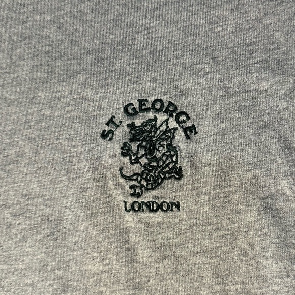 Brandy Melville Croped Tee - Picture 4 of 5